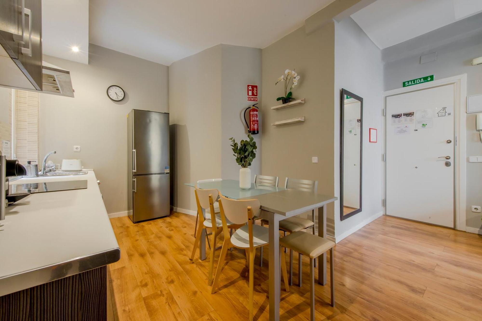 Excelente Piso De 3 Habitaciones En La Latina-Centro Madrid Buitenkant foto